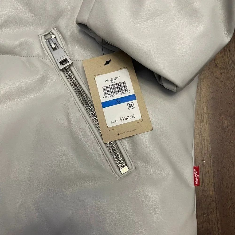 Levi's Puffer Jacket   - Picture 3 of 12